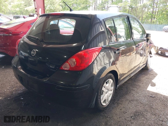 2011 Nissan Versa S z VIN 3N1BC1CP5BL500520, wystawiony jako IAAI lot #42307793 z przebiegiem 127 281 mil mil oraz . Historia ofert i sprzedaży dostępna na DreamBid. Obrazek 4.