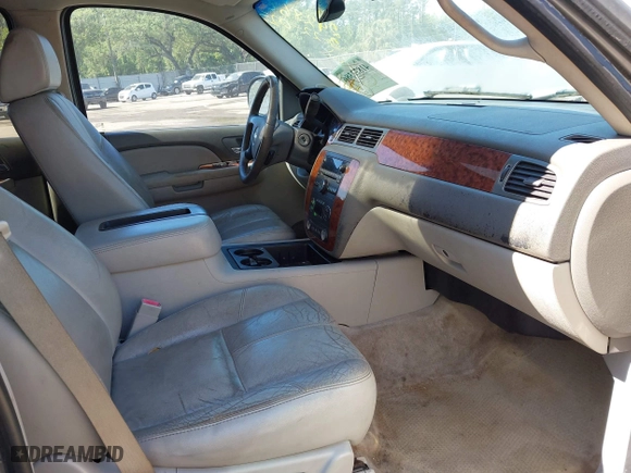 2007 Chevrolet Suburban LTZ with VIN 3GNFC16087G242868, listed as a IAAI auction lot 41872386 with 203,525 mi miles. Bid and sale history available at carsss.com. Image 5.