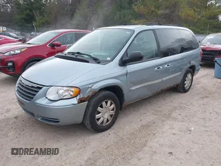 2006 Chrysler Town & Country Touring z VIN 2A4GP54L36R660084, wystawiony jako IAAI lot #42065370 z przebiegiem 236 807 mil mil oraz . Historia ofert i sprzedaży dostępna na DreamBid. Obrazek 2.