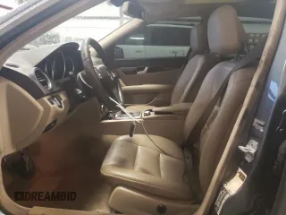 2012 Mercedes-Benz C 300 Sport z VIN WDDGF8BB1CA709311, wystawiony jako Copart lot #84649524 z przebiegiem 154 747 mil mil oraz Szkoda całkowita • Salvage title. Historia ofert i sprzedaży dostępna na DreamBid. Obrazek 7.