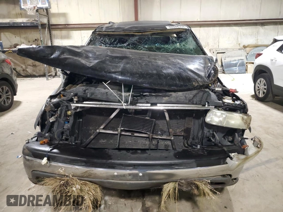 2003 Chevrolet Suburban LT with VIN 3GNGK26UX3G136660, listed as a Copart auction lot 82666304 with 0 mi miles and Salvage Title. Bid and sale history available at carsss.com. Image 5.