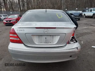 2005 Mercedes-Benz C 320 с VIN WDBRF64J85F605107, выставлен на аукционе IAAI как лот 41470284 с пробегом Не указан миль и . История ставок и продаж доступна на DreamBid. Изображение 16.