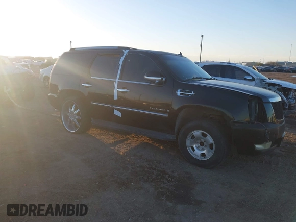 2007 Cadillac Escalade z VIN 1GYFK63847R288677, wystawiony jako IAAI lot #41296095 z przebiegiem 216 413 mil mil oraz . Historia ofert i sprzedaży dostępna na DreamBid. Obrazek 1.