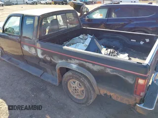 1994 Dodge Dakota z VIN 1B7GL23Y3RS666631, wystawiony jako IAAI lot #41767014 z przebiegiem 236 956 mil mil oraz . Historia ofert i sprzedaży dostępna na DreamBid. Obrazek 3.