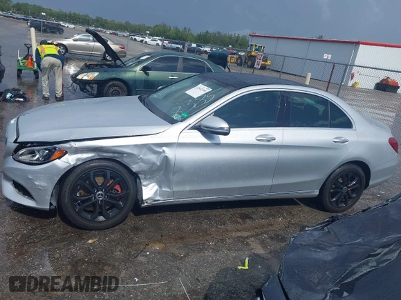 2018 Mercedes-Benz C 300 с VIN WDDWF4KBXJR318385, выставлен на аукционе IAAI как лот 42342160 с пробегом 46 800 миль миль и . История ставок и продаж доступна на DreamBid. Изображение 14.