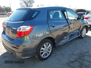 2010 Toyota Matrix z VIN 2T1KU4EE1AC255224, wystawiony jako IAAI lot #41856611 z przebiegiem 71 476 mil mil oraz . Historia ofert i sprzedaży dostępna na DreamBid. Obrazek 4.