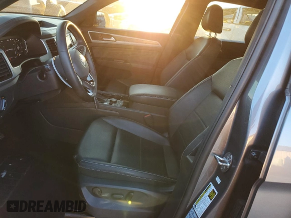 2022 Volkswagen Atlas SE z VIN 1V2KE2CA8NC204883, wystawiony jako Copart lot #87085664 z przebiegiem 63 428 mil mil oraz Nie do naprawy • Non repairable. Historia ofert i sprzedaży dostępna na DreamBid. Obrazek 7.