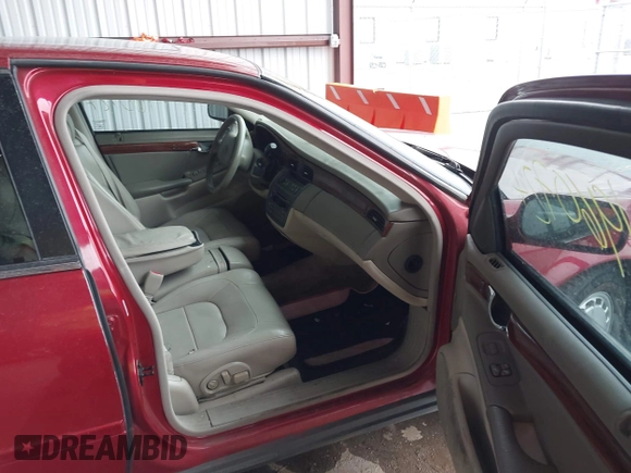 2004 Cadillac DeVille z VIN 1G6KD54Y14U144524, wystawiony jako IAAI lot #41960724 z przebiegiem Nie podano mil oraz . Historia ofert i sprzedaży dostępna na DreamBid. Obrazek 5.