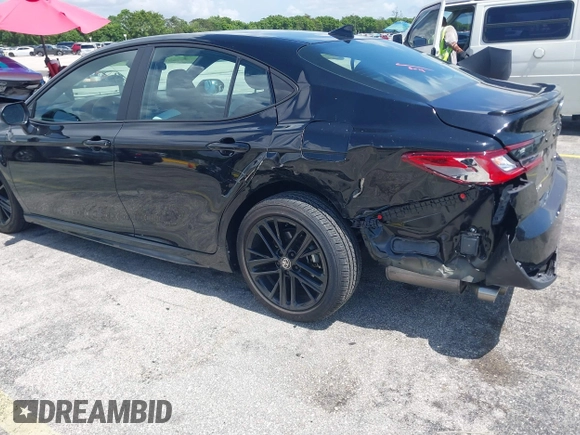 2025 Toyota Camry LE z VIN 4T1DAACK0SU024677, wystawiony jako IAAI lot #42468532 z przebiegiem 21 937 mil mil oraz . Historia ofert i sprzedaży dostępna na DreamBid. Obrazek 6.