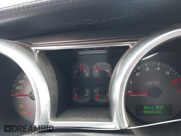 2007 Ford Mustang Shelby GT500 z VIN 1ZVHT88SX75317986, wystawiony jako IAAI lot #42310721 z przebiegiem 44 643 mil mil oraz . Historia ofert i sprzedaży dostępna na DreamBid. Obrazek 7.