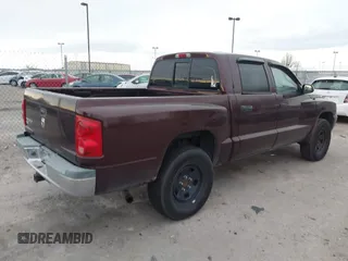 2005 Dodge Dakota SLT with VIN 1D7HW48N95S298672, listed as a IAAI auction lot 41765025 with 291,447 mi miles. Bid and sale history available at carsss.com. Image 4.