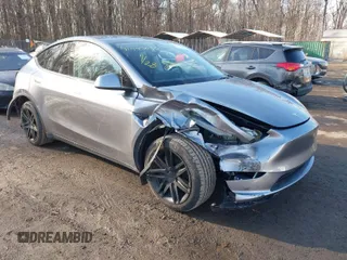 2025 Tesla Model Y Long Range with VIN 7SAYGAEE2SF289611, listed as a IAAI auction lot 41445630 with 393 mi miles and . Bid and sale history available at carsss.com. Image 1.