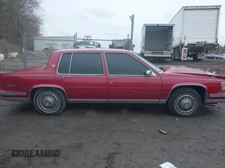 1988 Cadillac DeVille z VIN 1G6CD5159J4301436, wystawiony jako IAAI lot #42018046 z przebiegiem 227 421 mil mil oraz . Historia ofert i sprzedaży dostępna na DreamBid. Obrazek 13.