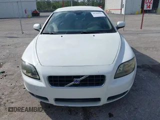 2010 Volvo C70 with VIN YV1672MC4AJ092225, listed as a IAAI auction lot 41706918 with 87,902 mi miles. Bid and sale history available at carsss.com. Image 6.