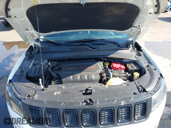 2019 Jeep Compass Altitude z VIN 3C4NJCBB3KT637375, wystawiony jako IAAI lot #42408775 z przebiegiem 114 977 mil mil oraz . Historia ofert i sprzedaży dostępna na DreamBid. Obrazek 10.