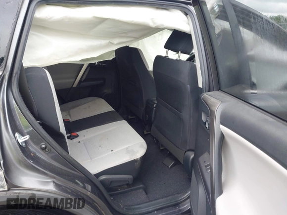 2018 Toyota RAV4 XLE z VIN JTMWFREV3JJ184752, wystawiony jako IAAI lot #42356452 z przebiegiem 79 532 mil mil oraz . Historia ofert i sprzedaży dostępna na DreamBid. Obrazek 8.
