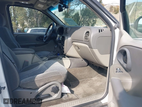 2003 Chevrolet TrailBlazer EXT LT with VIN 1GNES16S236228394, listed as a IAAI auction lot 42043190 with 144,407 mi miles. Bid and sale history available at carsss.com. Image 5.
