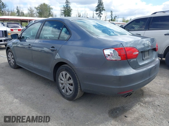 2011 Volkswagen Jetta Sedan S with VIN 3VW2K7AJ7BM375058, listed as a IAAI auction lot 41981855 with 297,905 mi miles. Bid and sale history available at carsss.com. Image 3.