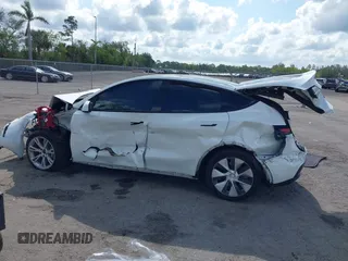 2021 Tesla Model Y Long Range z VIN 5YJYGDEE2MF200315, wystawiony jako IAAI lot #42233599 z przebiegiem 38 742 mil mil oraz . Historia ofert i sprzedaży dostępna na DreamBid. Obrazek 13.