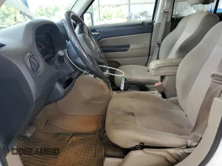 2015 Jeep Patriot Latitude with VIN 1C4NJPFB6FD241342, listed as a Copart auction lot 58004935 with 241,451 mi miles and Salvage title. Bid and sale history available at DreamBid. Image 7.
