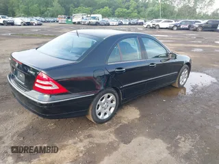 2006 Mercedes-Benz C 280 Luxury z VIN WDBRF92H56F778764, wystawiony jako IAAI lot #42759400 z przebiegiem 136 543 mil mil oraz . Historia ofert i sprzedaży dostępna na DreamBid. Obrazek 4.