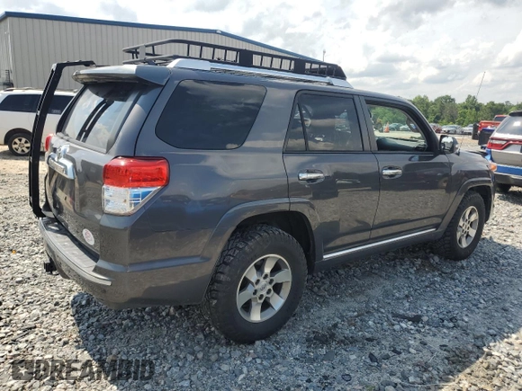 2013 Toyota 4Runner SR5 z VIN JTEZU5JR1D5062064, wystawiony jako Copart lot #57326195 z przebiegiem 176 073 mil mil oraz Szkoda całkowita • Salvage title. Historia ofert i sprzedaży dostępna na DreamBid. Obrazek 3.