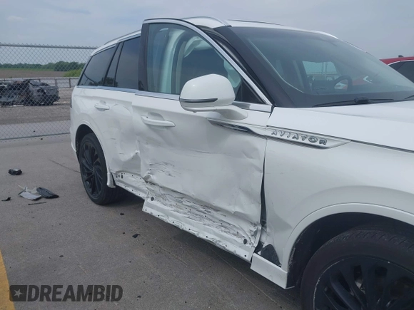 2022 Lincoln Aviator Reserve with VIN 5LM5J7XC5NGL07327, listed as a IAAI auction lot 42431662 with 33,536 mi miles and . Bid and sale history available at DreamBid. Image 6.