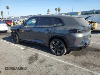 2023 BMW XM z VIN 5YM23CS04P9S41474, wystawiony jako Copart lot #64112444 z przebiegiem 13 109 mil mil oraz Szkody całkowita. Historia ofert i sprzedaży dostępna na DreamBid. Obrazek 2.