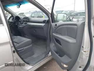2005 Honda Odyssey EX-L with VIN 5FNRL38675B505695, listed as a IAAI auction lot 40931430 with 337,403 mi miles. Bid and sale history available at carsss.com. Image 5.