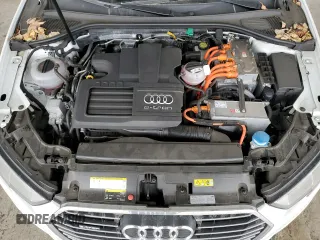 2017 Audi A3 e-tron Sportback Premium z VIN WAUUPBFF6HA107710, wystawiony jako Copart lot #52522265 z przebiegiem 104 705 mil mil oraz Szkoda całkowita • Salvage title. Historia ofert i sprzedaży dostępna na DreamBid. Obrazek 13.