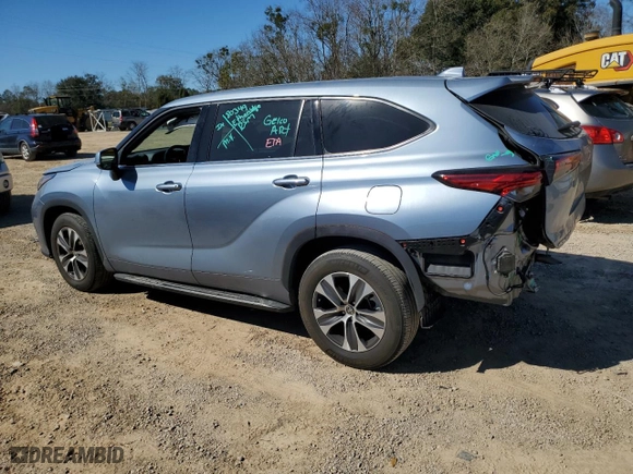 2021 Toyota Highlander XLE with VIN 5TDGZRAH9MS080656, listed as a Copart auction lot 47104595 with 55,616 mi miles and Salvage Title. Bid and sale history available at carsss.com. Image 2.