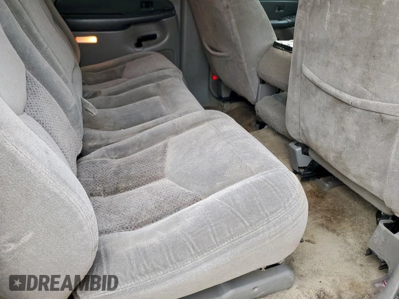 2003 Chevrolet Suburban LS z VIN 3GNEC16Z13G186812, wystawiony jako Copart lot #58567425 z przebiegiem 302 320 mil mil oraz Szkoda całkowita • Salvage title. Historia ofert i sprzedaży dostępna na DreamBid. Obrazek 11.