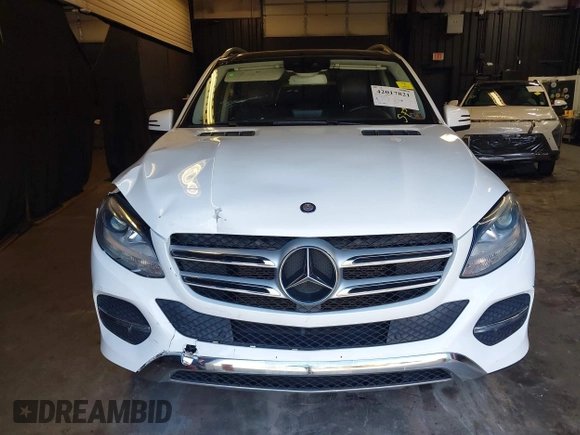 2017 Mercedes-Benz GLE 350 z VIN 4JGDA5HB2HA913359, wystawiony jako IAAI lot #42017821 z przebiegiem 81 885 mil mil oraz . Historia ofert i sprzedaży dostępna na DreamBid. Obrazek 6.