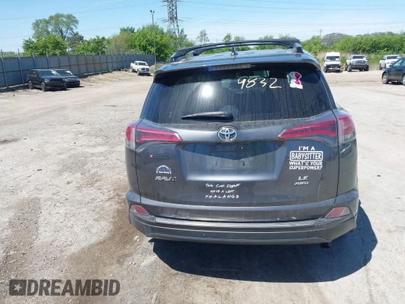 2018 Toyota RAV4 LE с VIN JTMBFREVXJJ745379, выставлен на аукционе IAAI как лот 42269832 с пробегом Не указан миль и . История ставок и продаж доступна на DreamBid. Изображение 16.