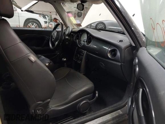 2004 MINI Hardtop with VIN WMWRC33404TC48963, listed as a IAAI auction lot 41661909 with 182,532 mi miles and . Bid and sale history available at DreamBid. Image 5.