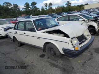 1993 Volvo 240 z VIN YV1AS8805P1479399, wystawiony jako Copart lot #72442804 z przebiegiem 163 003 mil mil oraz Szkody całkowita. Historia ofert i sprzedaży dostępna na DreamBid. Obrazek 4.