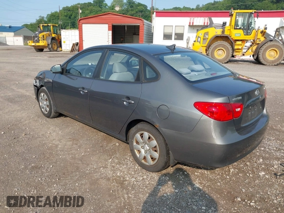 2009 Hyundai Elantra SE z VIN KMHDU46D49U674676, wystawiony jako IAAI lot #42411018 z przebiegiem 107 655 mil mil oraz . Historia ofert i sprzedaży dostępna na DreamBid. Obrazek 3.