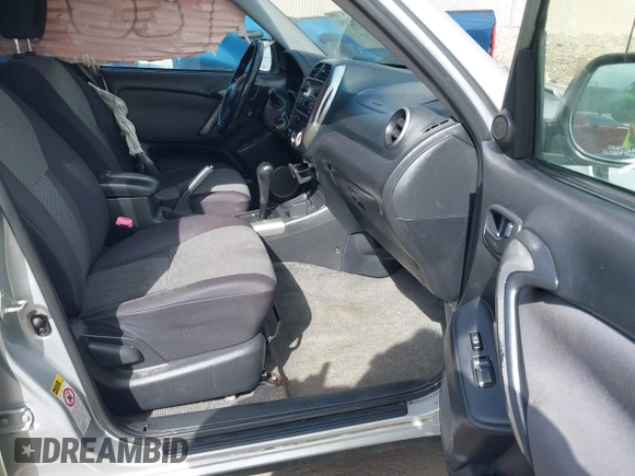 2005 Toyota RAV4 with VIN JTEHD20V150044817, listed as a IAAI auction lot 41782554 with 211,316 mi miles. Bid and sale history available at carsss.com. Image 5.