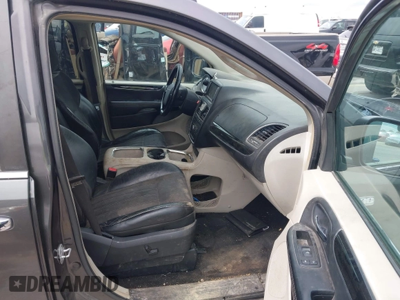 2014 Chrysler Town & Country Touring L with VIN 2C4RC1CG7ER300693, listed as a IAAI auction lot 41849463 with 174,203 mi miles and . Bid and sale history available at carsss.com. Image 5.