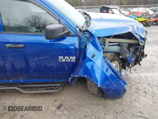2018 Ram 1500 Express z VIN 1C6RR7FG2JS204564, wystawiony jako IAAI lot #41948064 z przebiegiem 54 340 mil mil oraz . Historia ofert i sprzedaży dostępna na DreamBid. Obrazek 6.