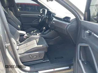 2022 Audi Q3 S line Premium Plus z VIN WA1EECF32N1040652, wystawiony jako IAAI lot #42140861 z przebiegiem 43 452 mil mil oraz . Historia ofert i sprzedaży dostępna na DreamBid. Obrazek 5.
