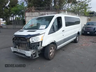 2017 Ford Transit XL z VIN 1FBZX2YM1HKA98823, wystawiony jako IAAI lot #42066291 z przebiegiem 100 011 mil mil oraz . Historia ofert i sprzedaży dostępna na DreamBid. Obrazek 18.
