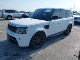 2013 Land Rover Range Rover Sport HSE z VIN SALSF2D42DA809718, wystawiony jako IAAI lot #42335912 z przebiegiem 153 297 mil mil oraz . Historia ofert i sprzedaży dostępna na DreamBid. Obrazek 2.