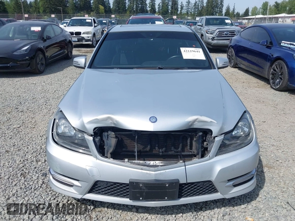 2012 Mercedes-Benz C 300 Sport z VIN WDDGF8BB7CR238797, wystawiony jako IAAI lot #42119641 z przebiegiem 168 348 mil mil oraz . Historia ofert i sprzedaży dostępna na DreamBid. Obrazek 13.