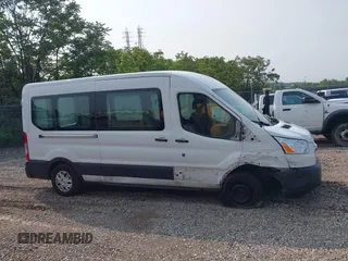 2019 Ford Transit Passenger XL z VIN 1FBAX2CM8KKA31115, wystawiony jako IAAI lot #42366286 z przebiegiem 222 359 mil mil oraz . Historia ofert i sprzedaży dostępna na DreamBid. Obrazek 13.