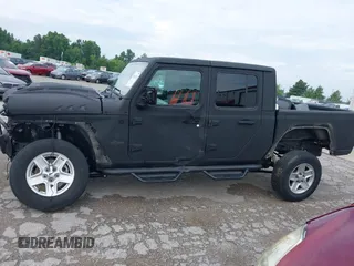 2021 Jeep Gladiator Sport S z VIN 1C6JJTAG9ML604950, wystawiony jako IAAI lot #39912720 z przebiegiem 34 640 mil mil oraz . Historia ofert i sprzedaży dostępna na DreamBid. Obrazek 14.