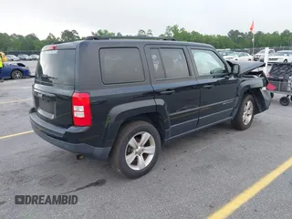 2014 Jeep Patriot Sport z VIN 1C4NJRBB0ED772116, wystawiony jako IAAI lot #42093430 z przebiegiem 98 001 mil mil oraz . Historia ofert i sprzedaży dostępna na DreamBid. Obrazek 4.