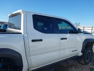 2024 Toyota Tacoma 4WD SR5 with VIN 3TYLB5JN8RT041814, listed as a IAAI auction lot 41714709 with 2,818 mi miles. Bid and sale history available at carsss.com. Image 13.