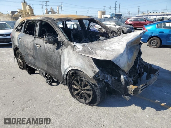 2019 Kia Sorento LX z VIN 5XYPG4A5XKG490455, wystawiony jako Copart lot #57693815 z przebiegiem Nie podano mil oraz Nie do naprawy • Non repairable. Historia ofert i sprzedaży dostępna na DreamBid. Obrazek 4.