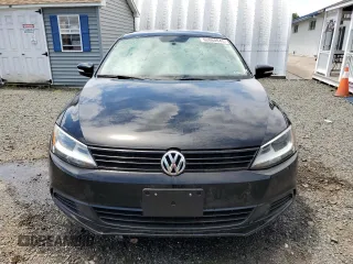 2014 Volkswagen Jetta SE with VIN 3VWD17AJ5EM239169, listed as a Copart auction lot 62860945 with 172,386 mi miles and Clean title. Bid and sale history available at DreamBid. Image 5.